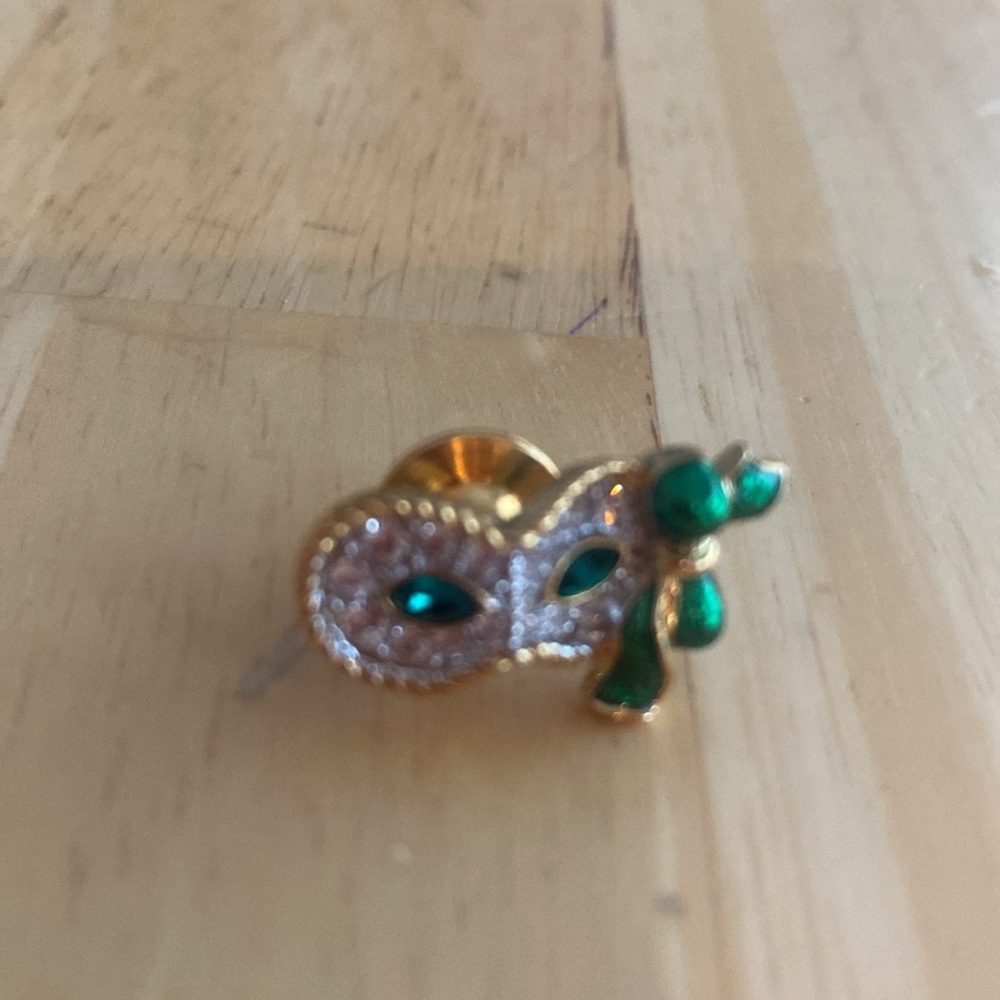 Beautiful genuine Swarovski clear & green crystal masquerade pin brooch. Stamped